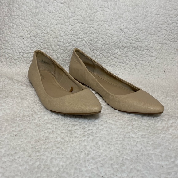 Express Shoes - Express tan flats size 8